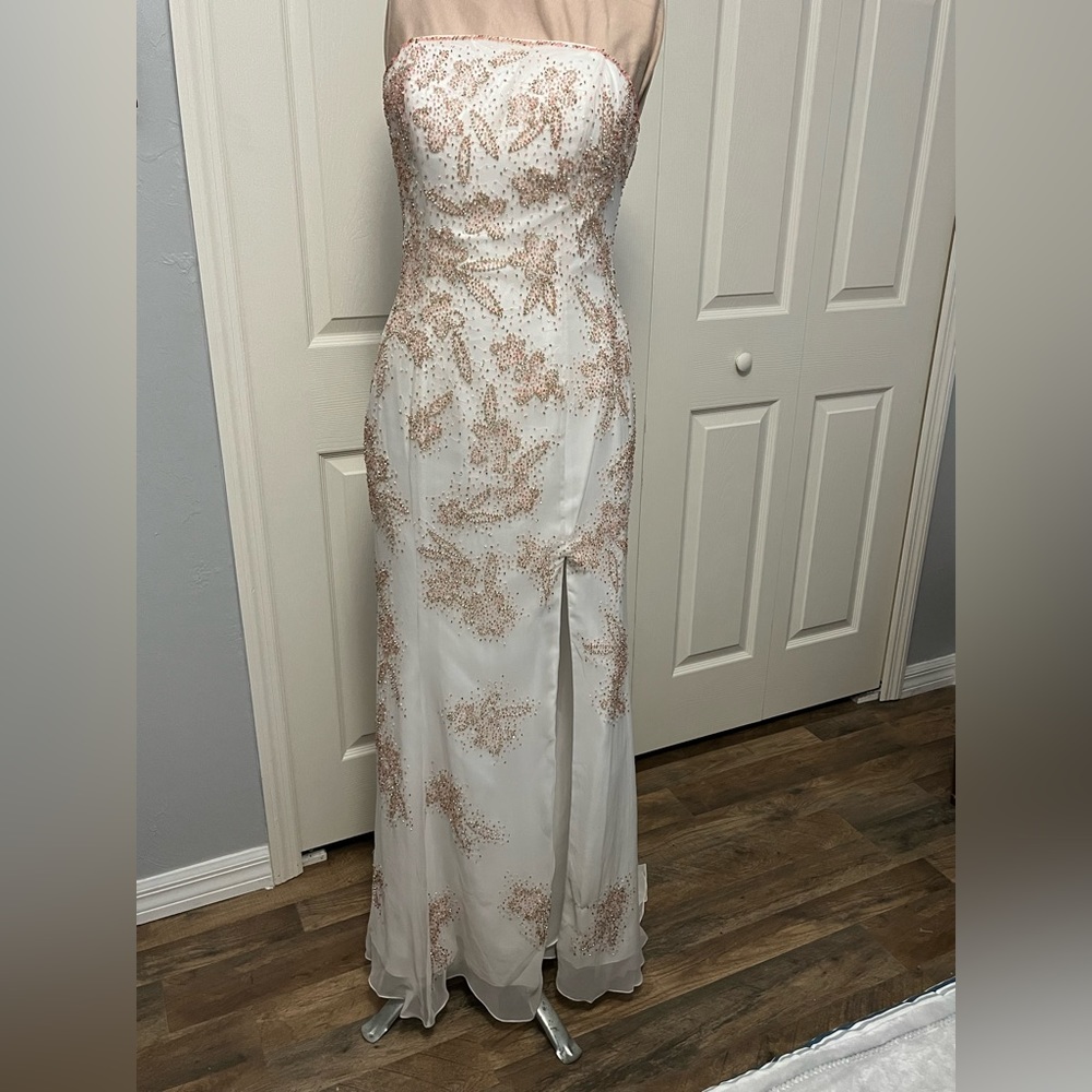 New Hannah S strapless ivory gown with beading size 6